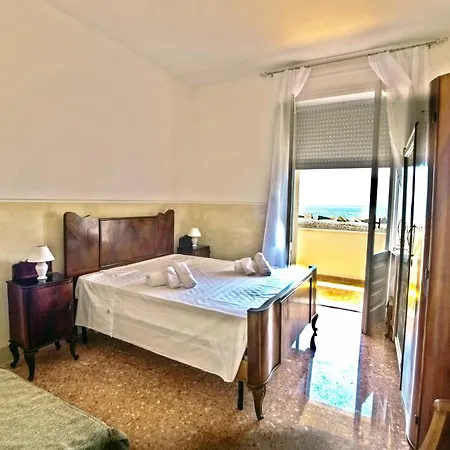 Bed & Breakfast B&B Mareggiata 4*