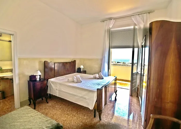 Bed & Breakfast B&B Mareggiata 4*